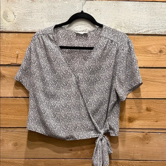 Lush Black and White Patterned Wrap Blouse - Picture 2 of 8